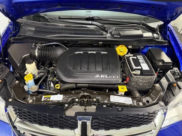Used 2018 Dodge Grand Caravan SE w/ UConnect Hands-Free Group image 22