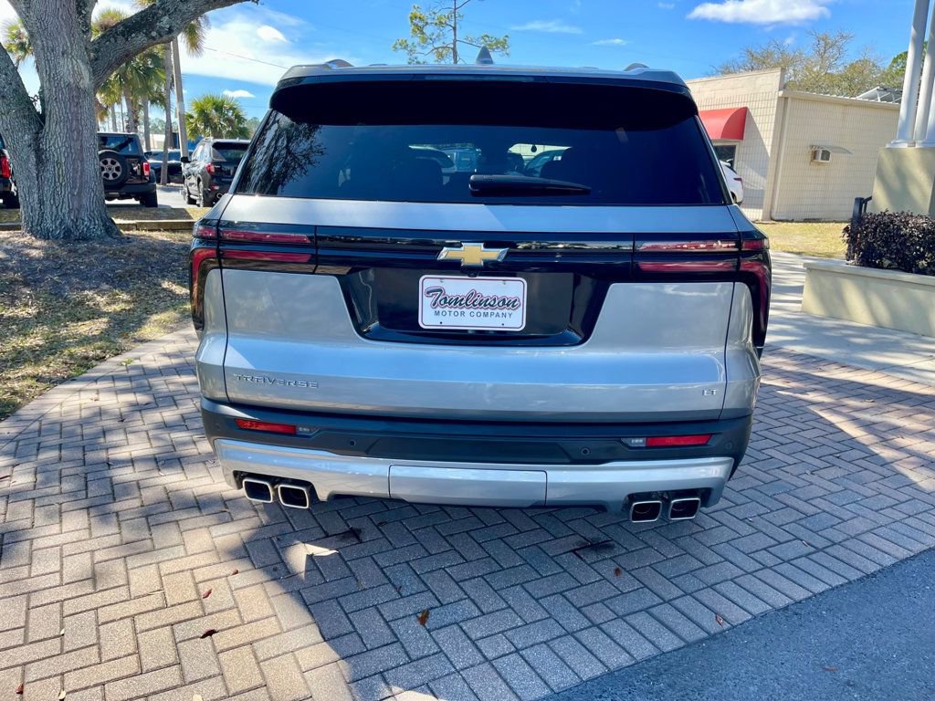 Used 2024 Chevrolet Traverse LT image 4