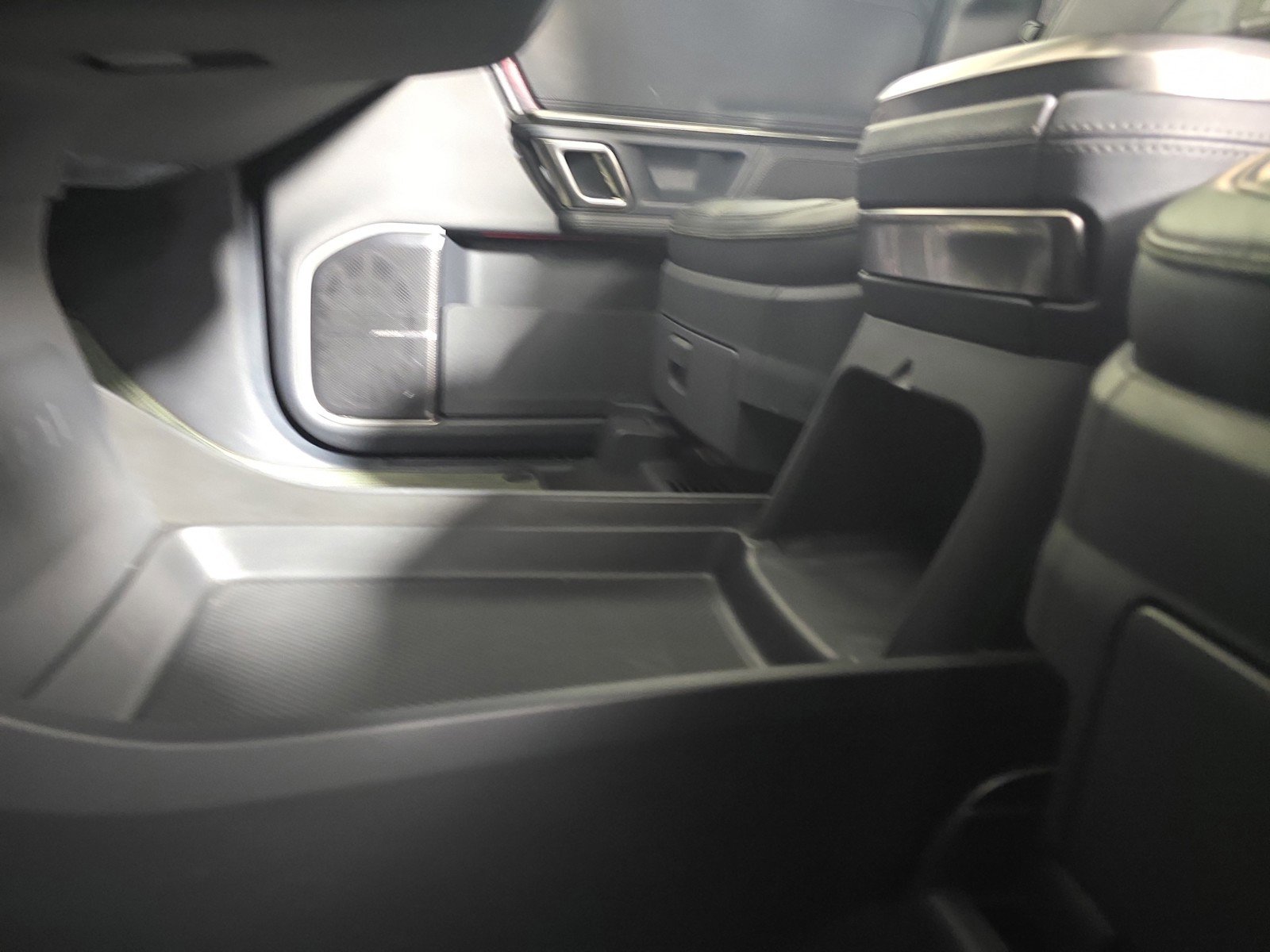 Used 2022 Rivian R1S Launch Edition image 32