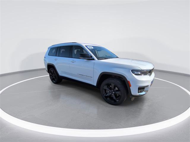 Certified 2023 Jeep Grand Cherokee L Limited w/ Luxury Tech Group II image 2