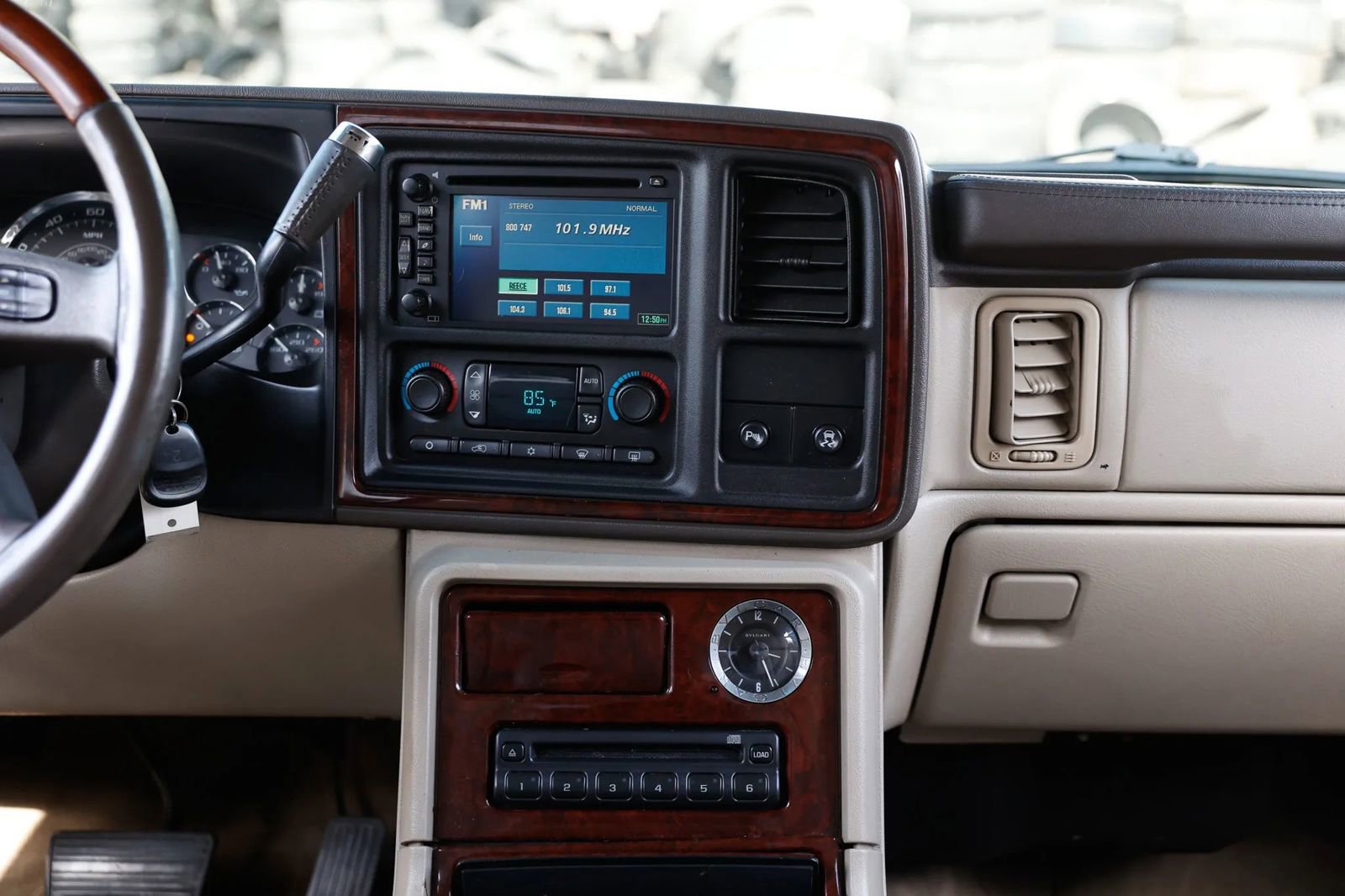 Used 2005 Cadillac Escalade EXT image 35