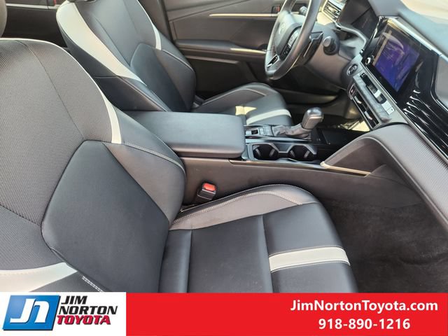 Used 2025 Toyota Camry SE FWD image 14