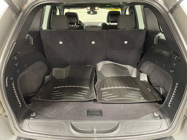 Used 2019 Jeep Grand Cherokee Laredo AWD/4WD image 25