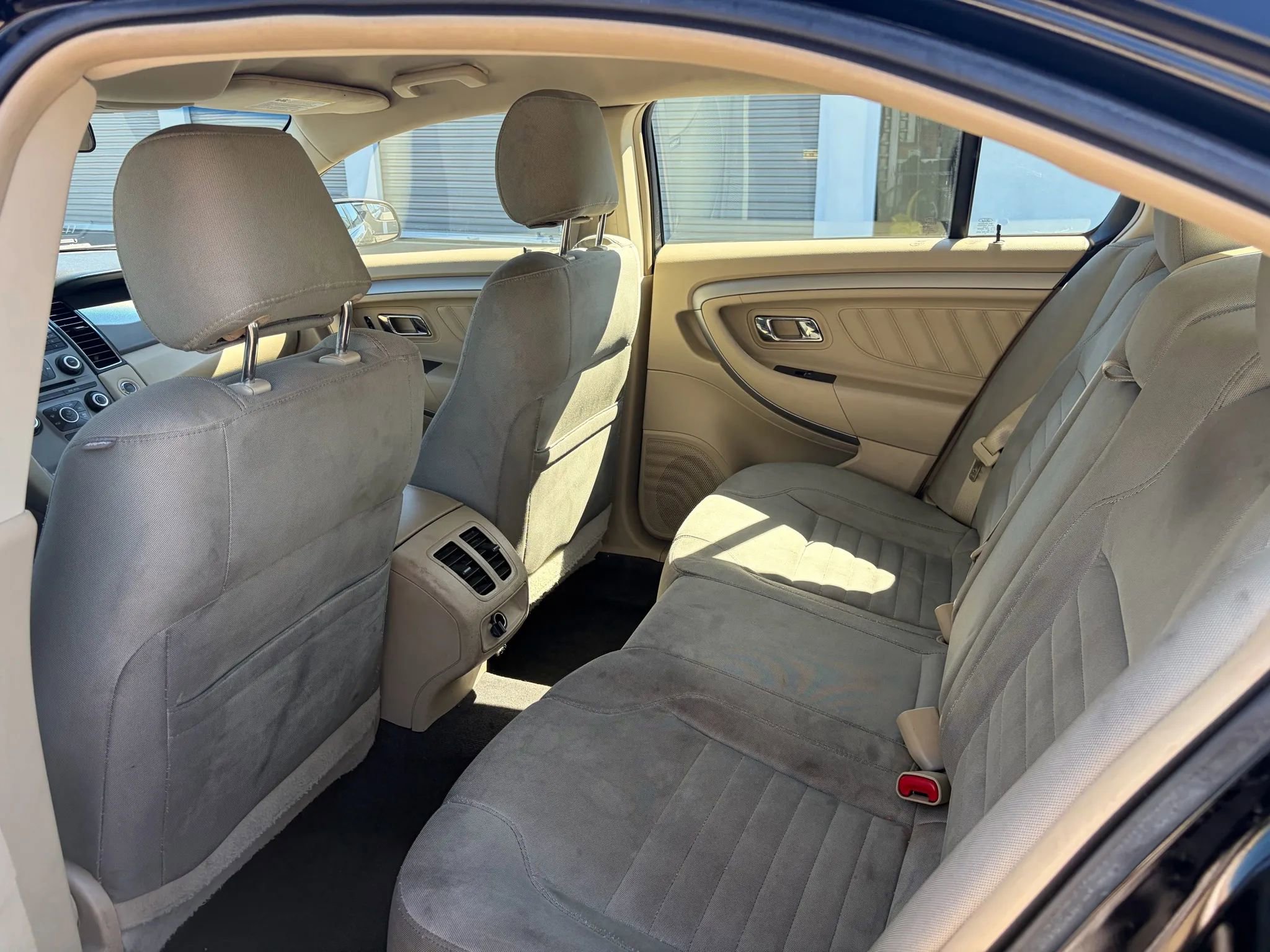 Used 2017 Ford Taurus SE image 12