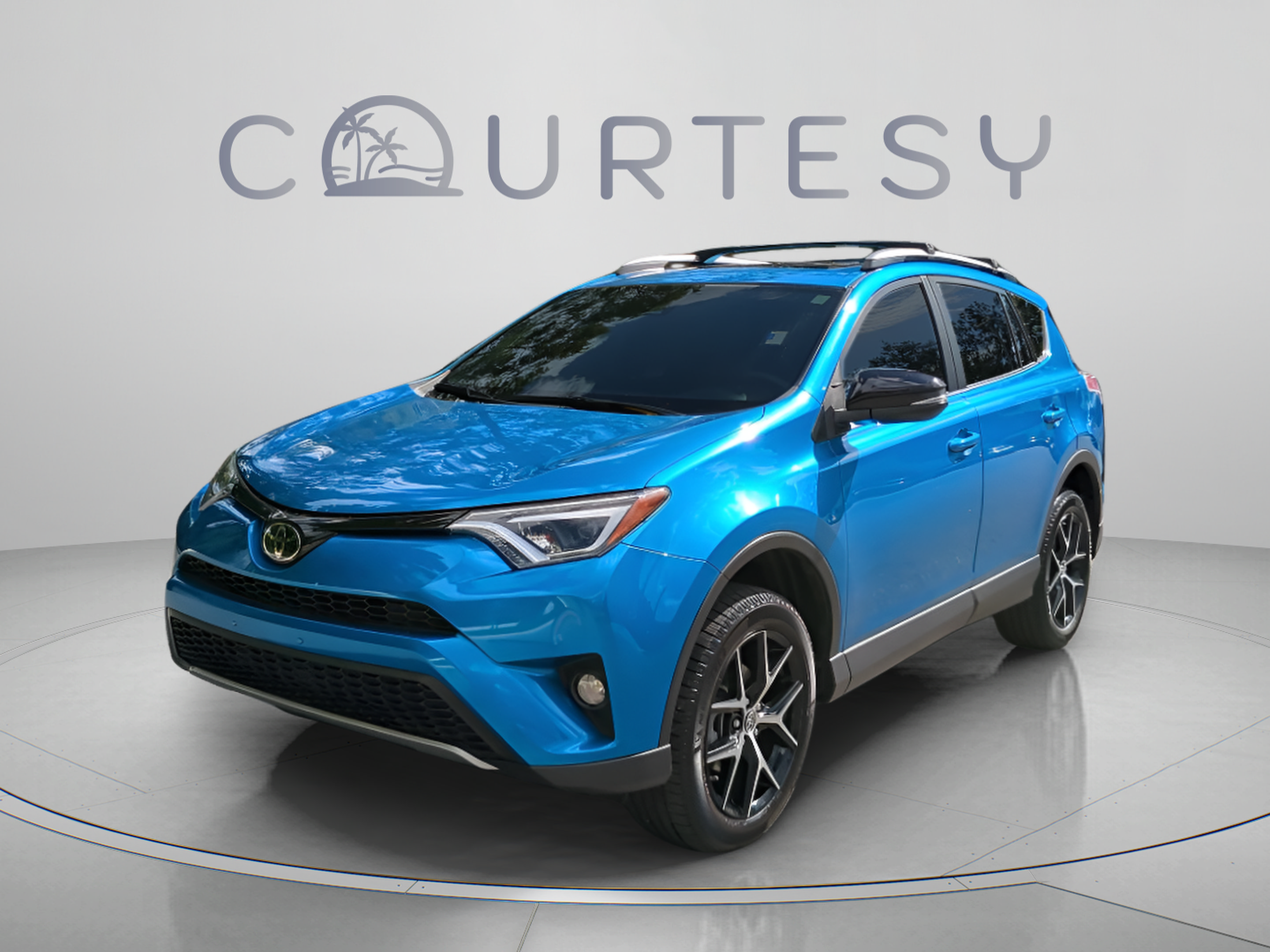 Used 2018 Toyota RAV4 SE w/ Cargo Management Package FWD image 1
