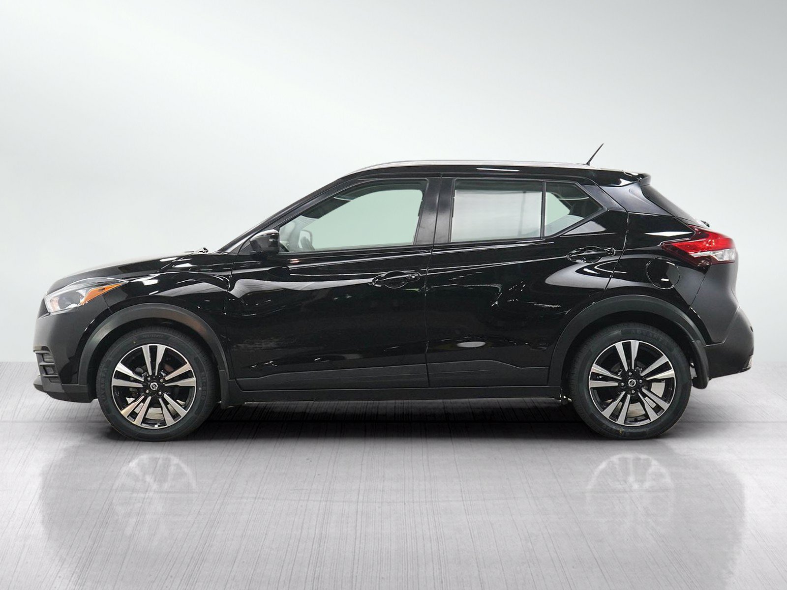 Used 2020 Nissan Kicks SV FWD image 2