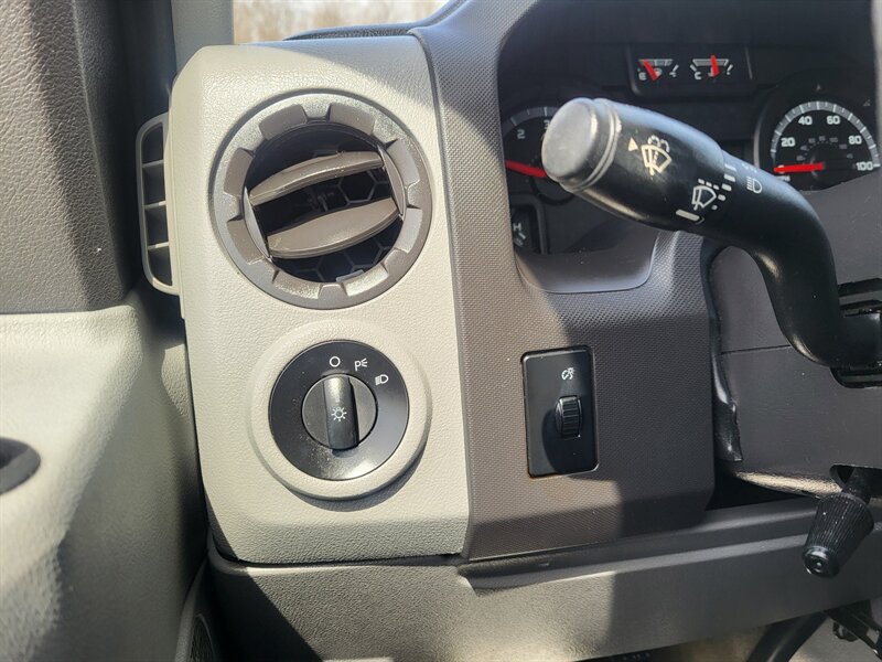 Used 2014 Ford E-350 and Econoline 350 XLT RWD image 25