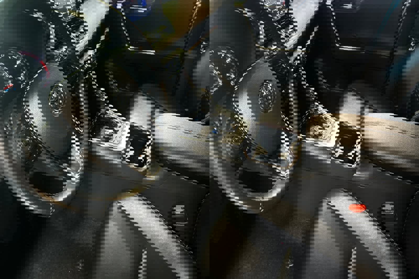 Used 2019 Toyota RAV4 Limited w/ Advanced Technology Package image 12