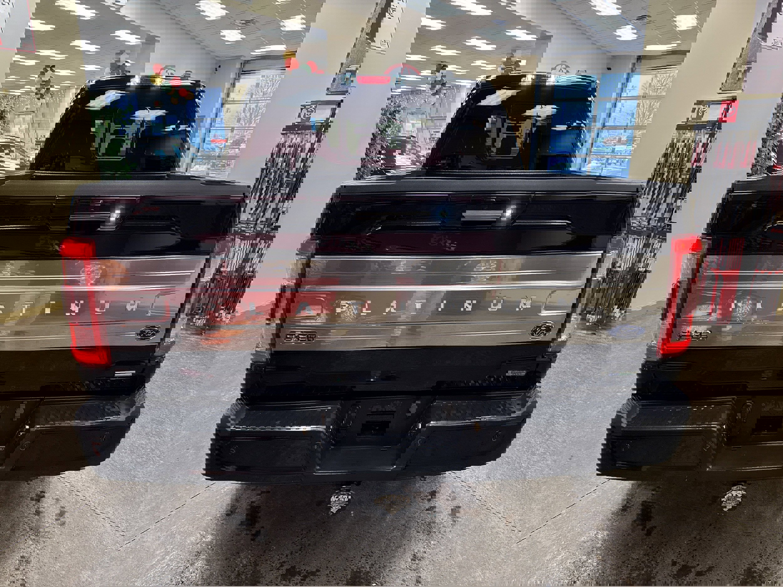 Used 2023 Ford F150 Platinum image 11