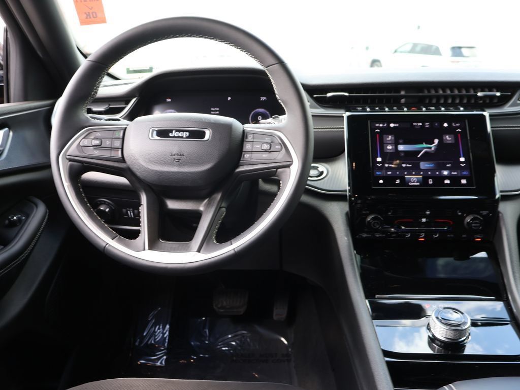 Used 2023 Jeep Grand Cherokee Altitude AWD/4WD image 19