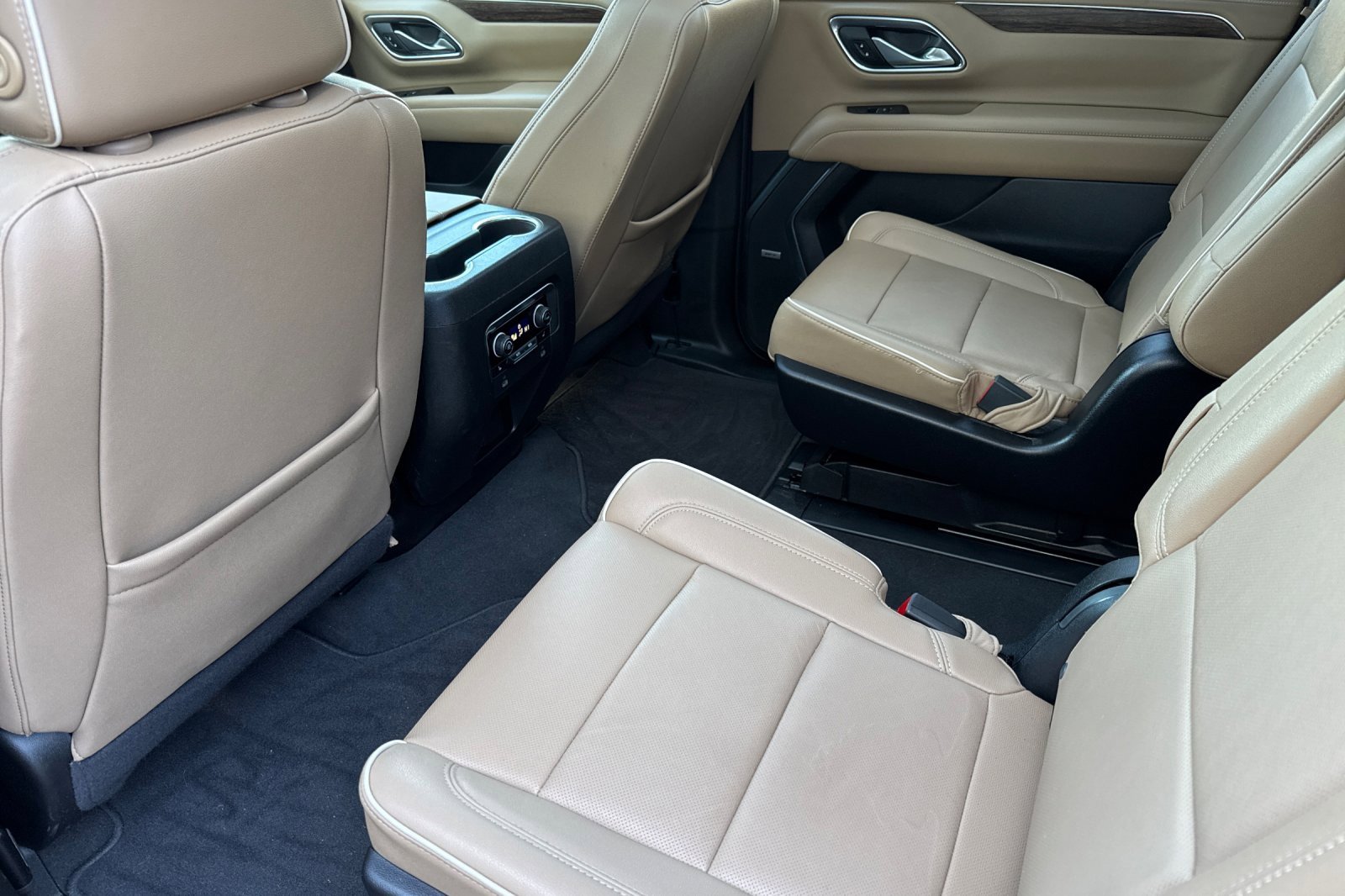 Used 2024 Chevrolet Suburban Premier w/ Texas Edition image 15