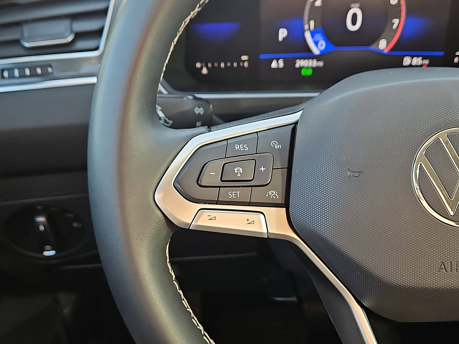 Certified 2022 Volkswagen Tiguan SE image 18