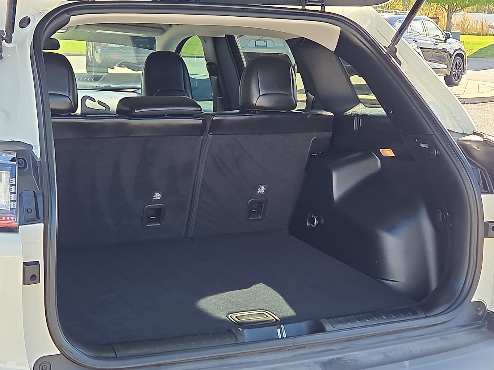 Used 2019 Jeep Cherokee Latitude Plus FWD image 9