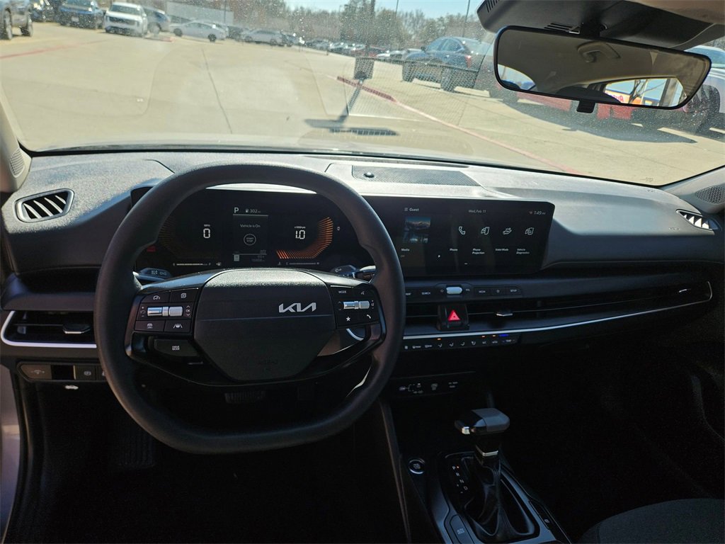 Used 2025 Kia K4 LXS image 16