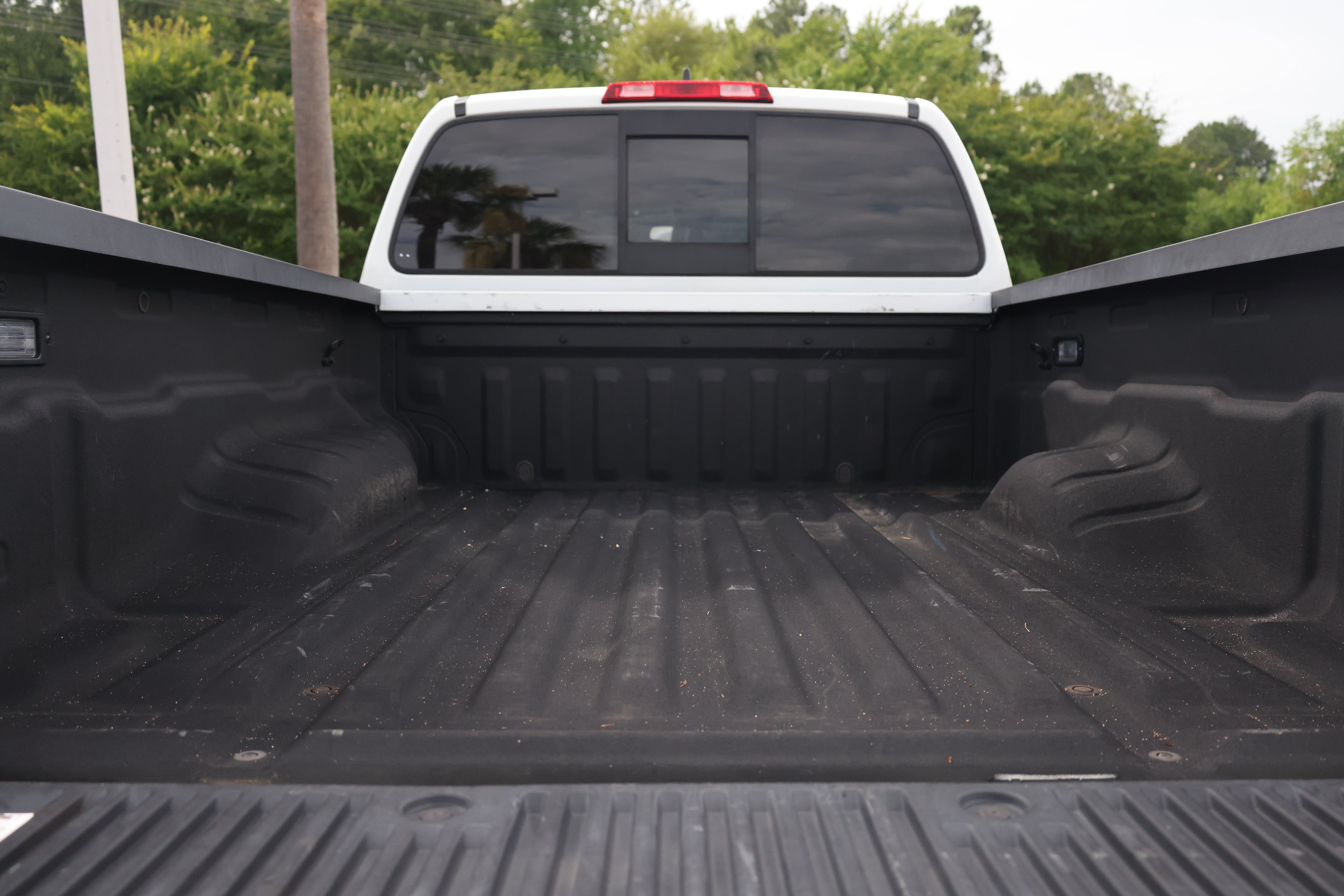 Used 2022 Nissan Frontier SV w/ Technology Package RWD image 23