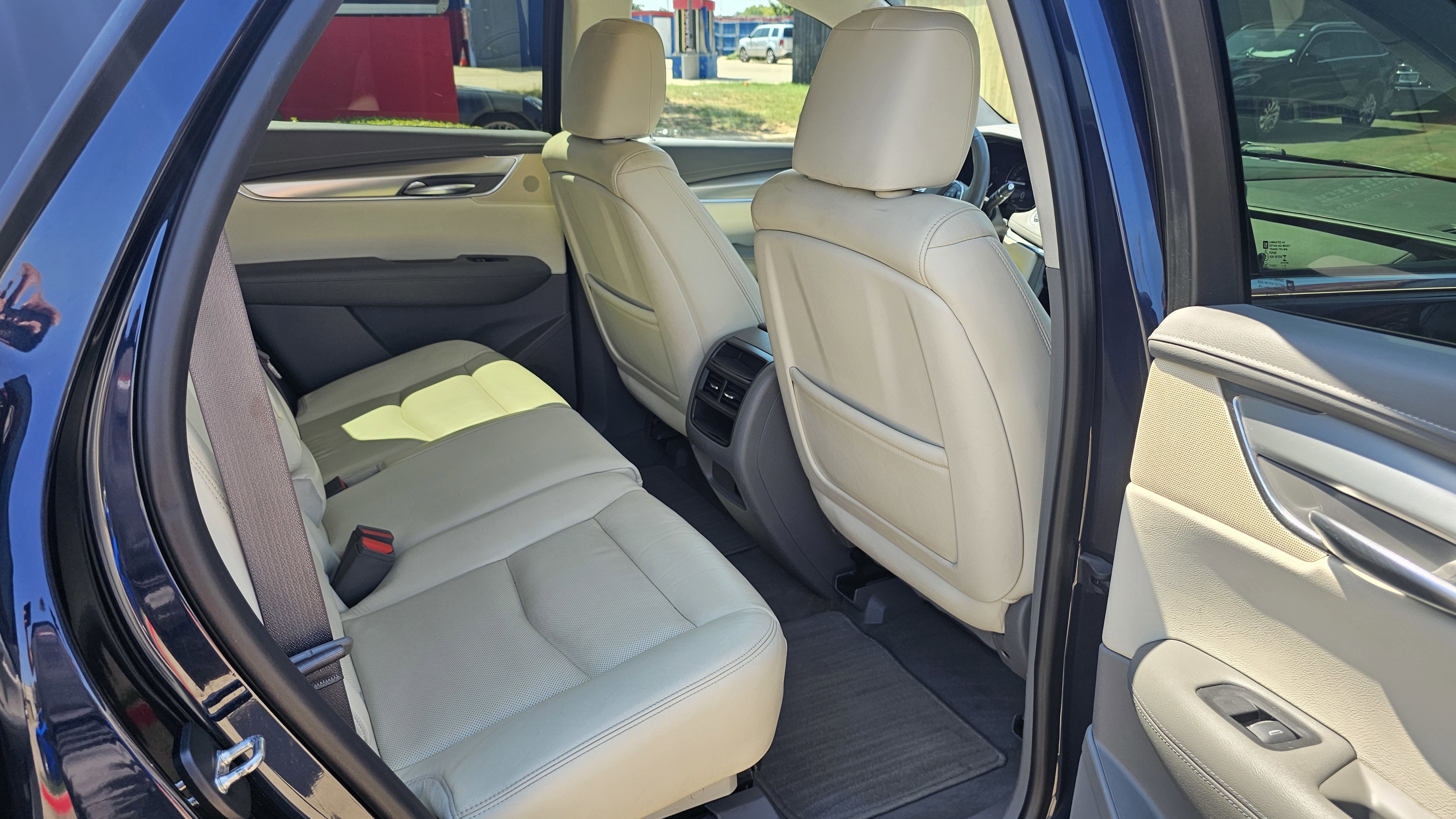 Used 2017 Cadillac XT5 Luxury w/ Driver Awareness Package FWD image 27