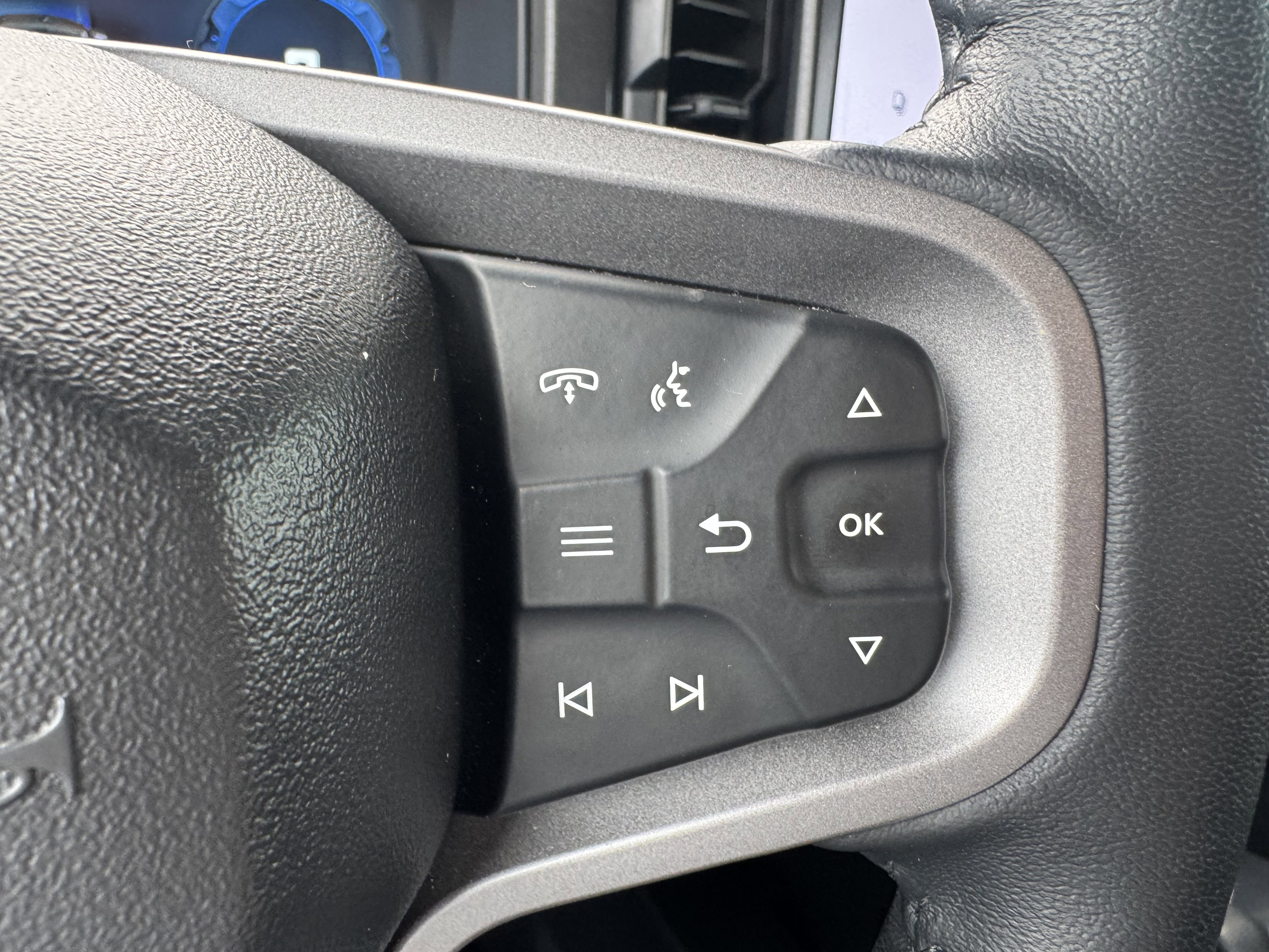 Used 2025 Ford Bronco Badlands image 11