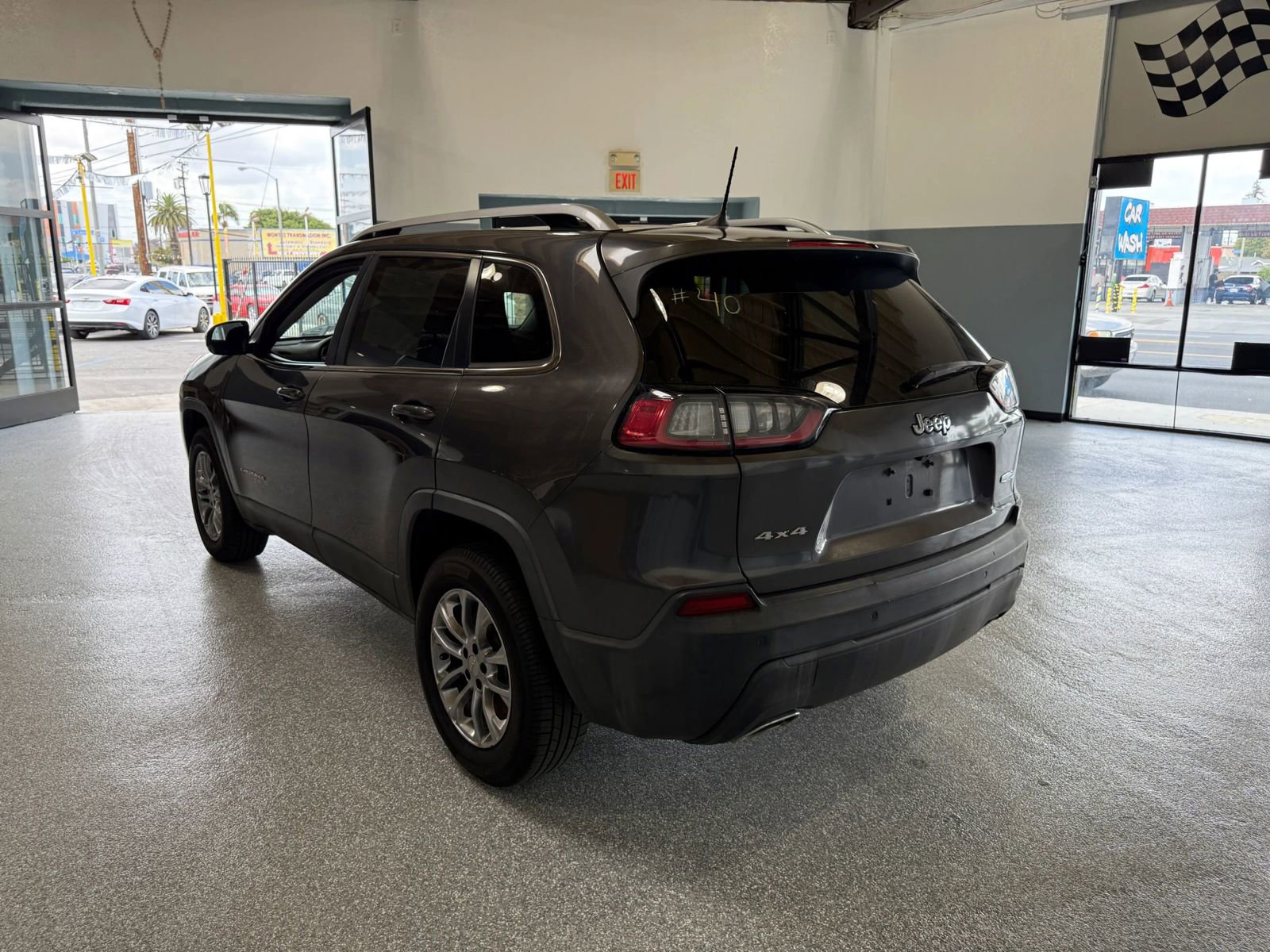 Used 2019 Jeep Cherokee Latitude Plus w/ Comfort/Convenience Group image 5