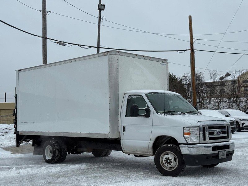 Certified 2024 Ford E-450 and Econoline 450 Super Duty w/ Power Windows & Locks Group image 10