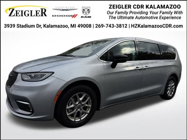 Used 2024 Chrysler Pacifica Touring-L