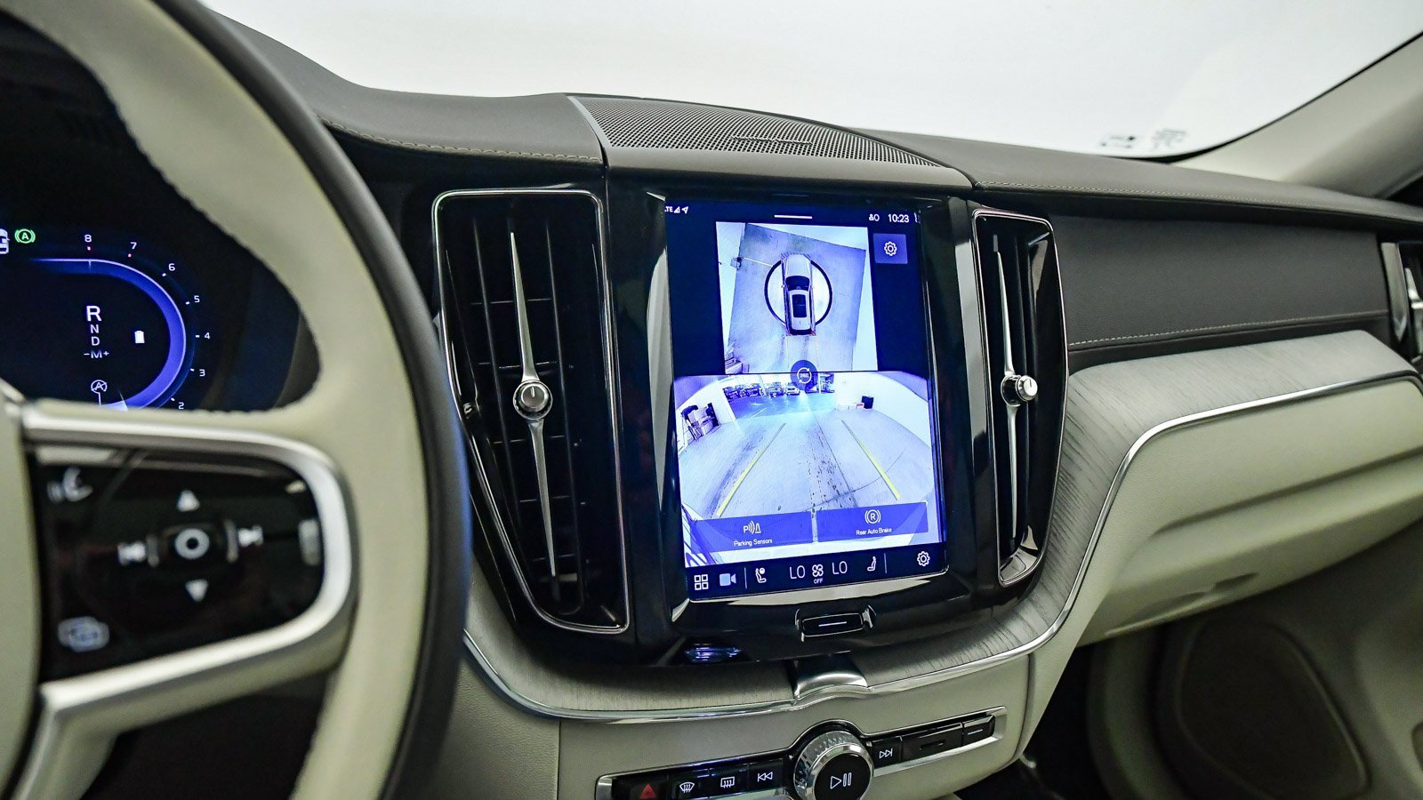 Certified 2025 Volvo XC60 B5 Ultra w/ Protection Package Premier image 28