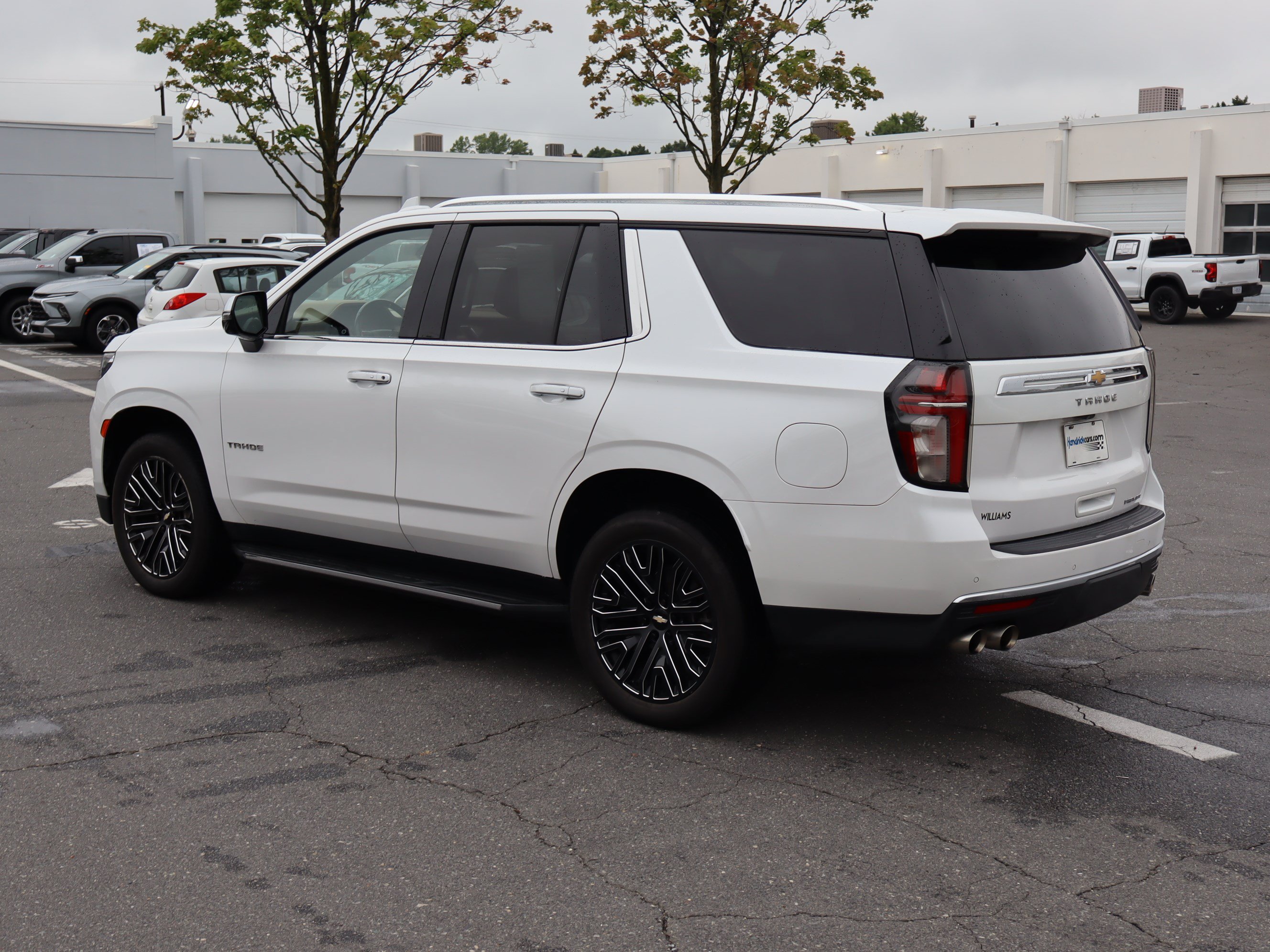 Used 2021 Chevrolet Tahoe Premier w/ Premium Package RWD image 8