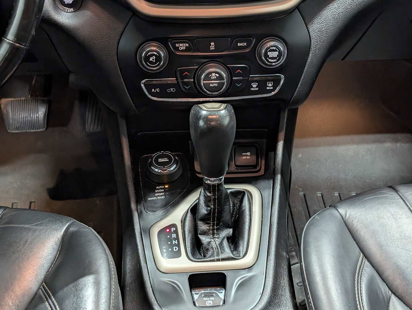 Used 2017 Jeep Cherokee Limited AWD/4WD image 19