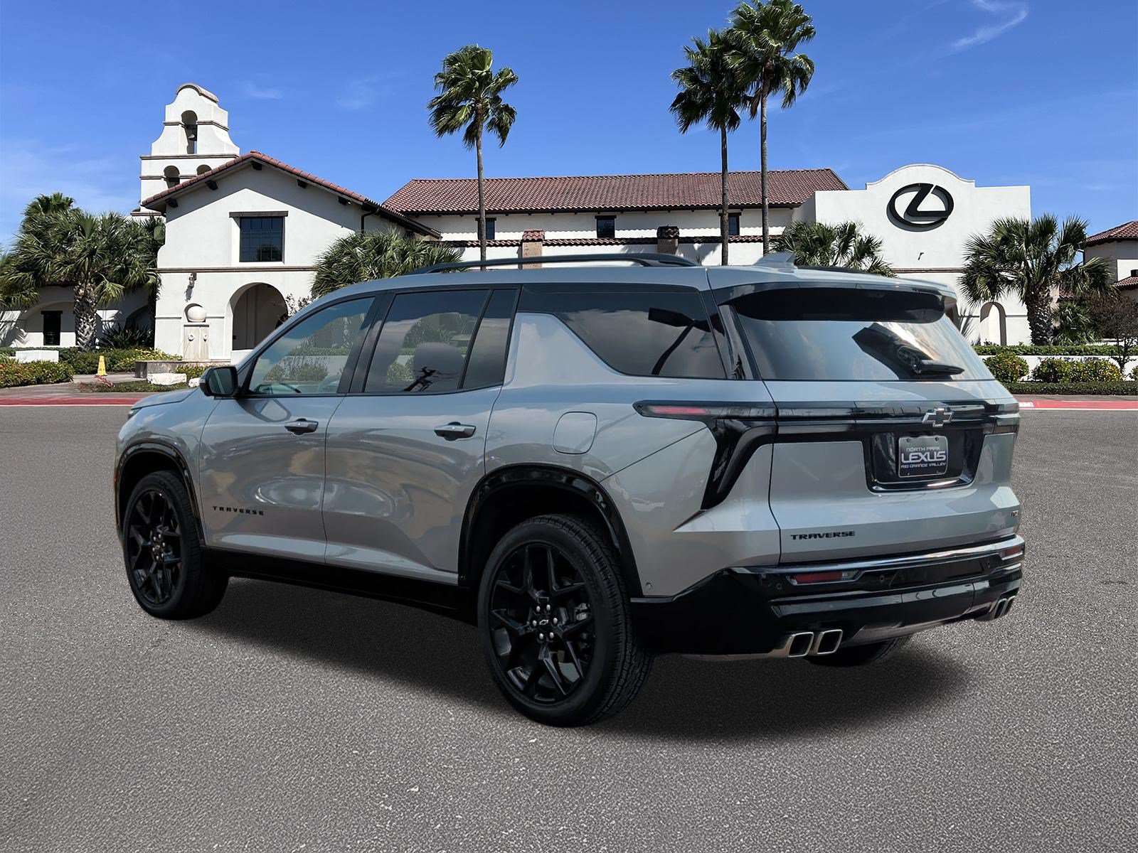 Used 2025 Chevrolet Traverse RS FWD image 4