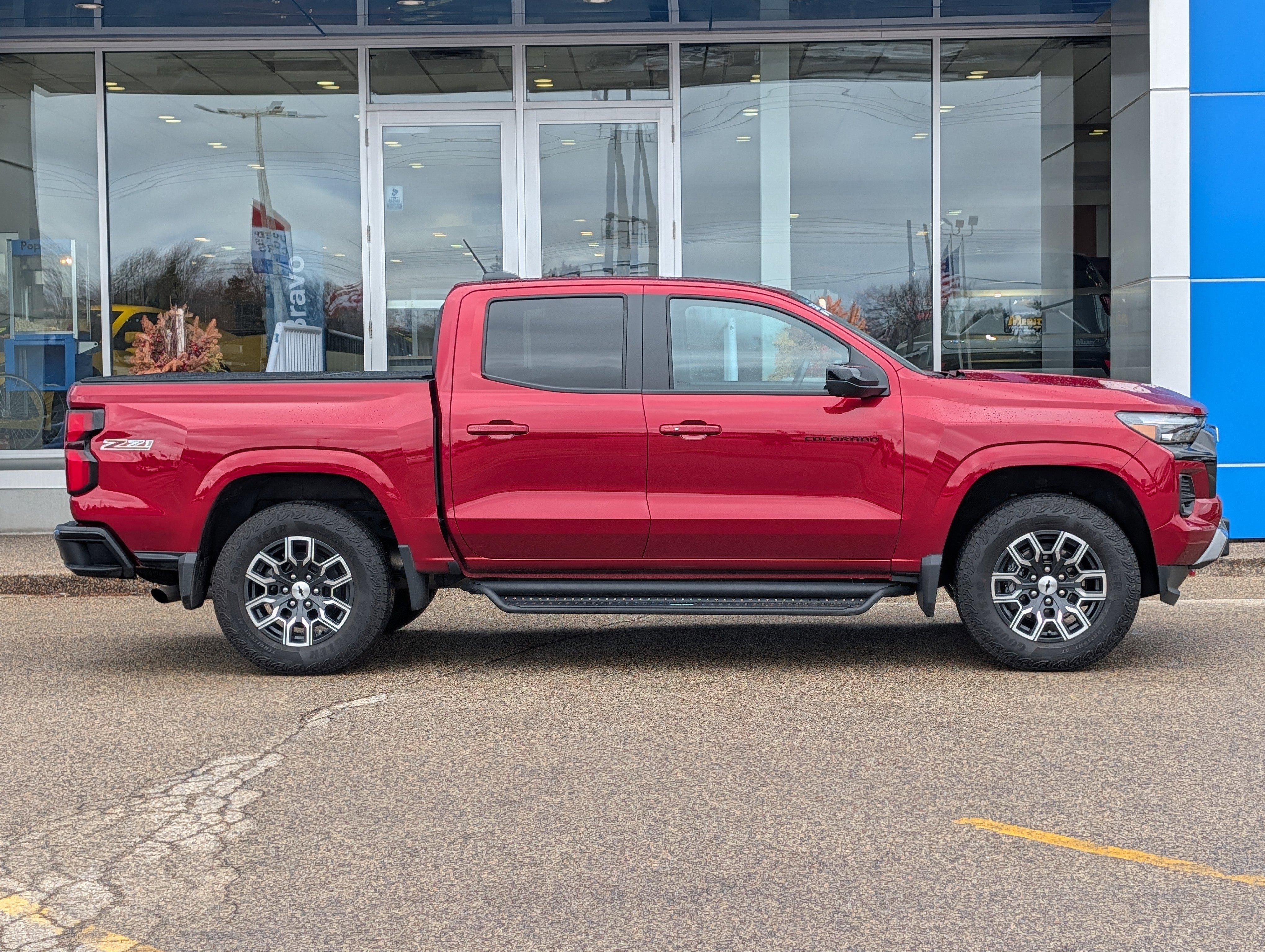 Certified 2024 Chevrolet Colorado Z71 w/ Z71 Convenience Package 2 AWD/4WD image 2