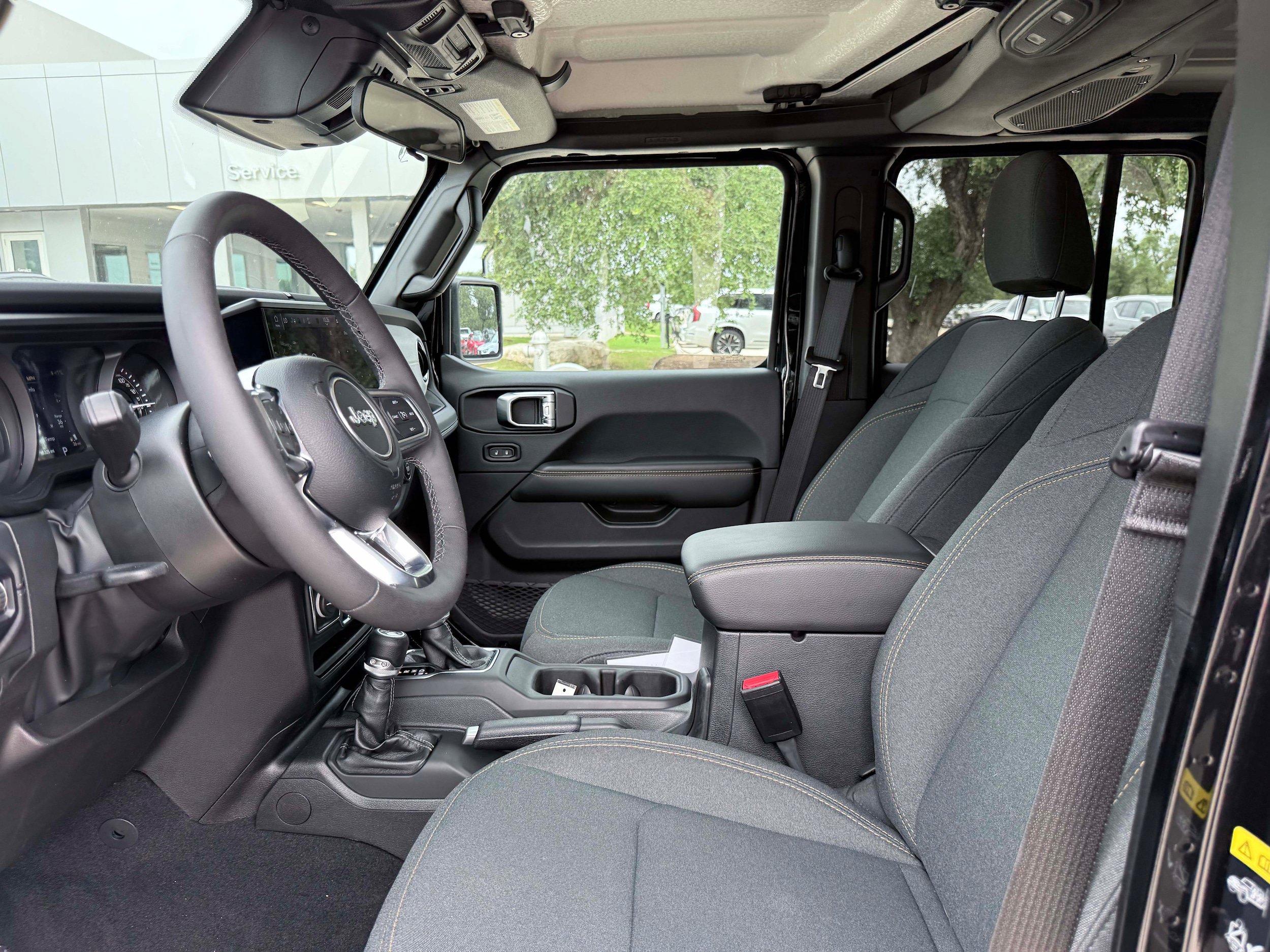 Used 2025 Jeep Wrangler Unlimited Sahara AWD/4WD image 12