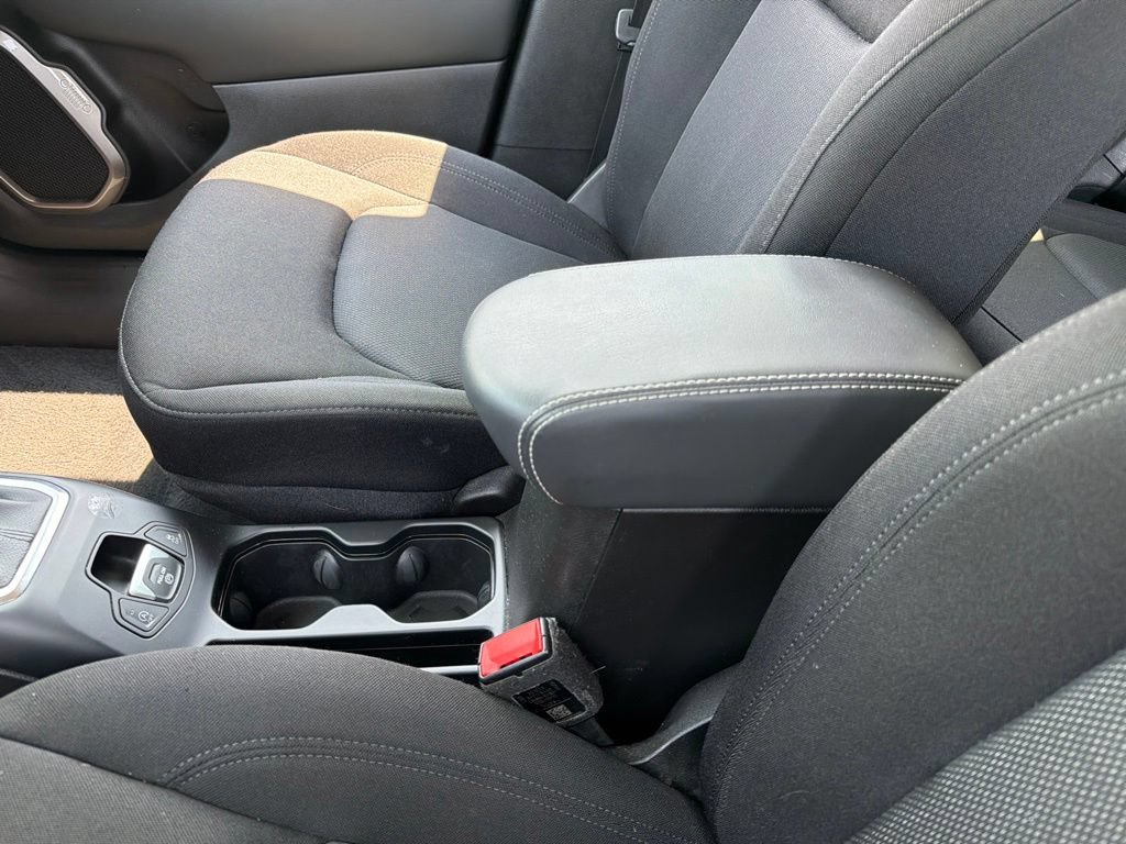 Used 2023 Jeep Renegade Latitude AWD/4WD image 13