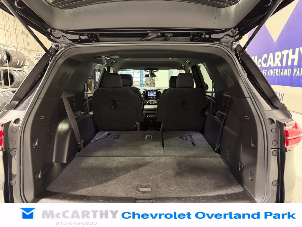Used 2023 Chevrolet Traverse LT w/ LPO, Cargo Package FWD image 28