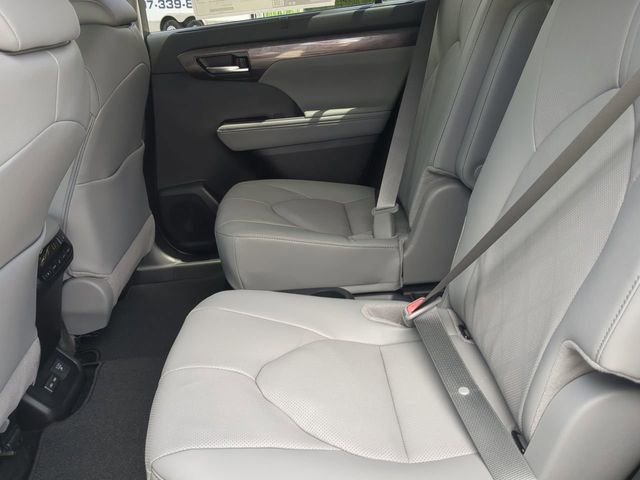 New 2026 Toyota Highlander Platinum AWD/4WD image 14