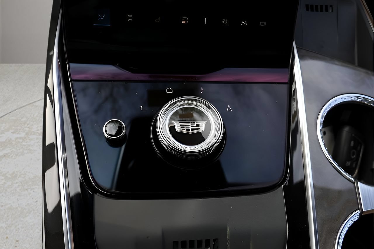 Certified 2025 Cadillac Escalade IQ Luxury 2 AWD/4WD image 32