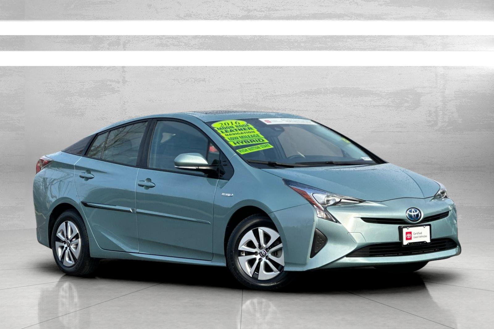 Used 2016 Toyota Prius Four image 2