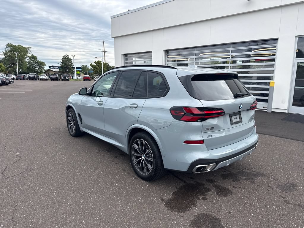 Certified 2024 BMW X5 xDrive40i w/ M Sport Package AWD/4WD image 3