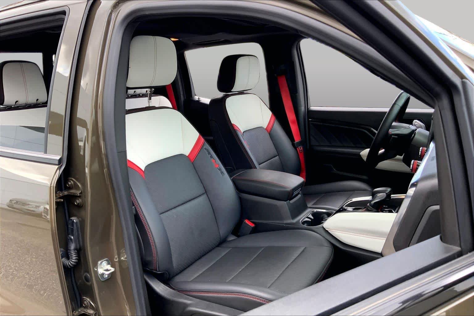 Used 2024 GMC Canyon AT4X AWD/4WD image 8