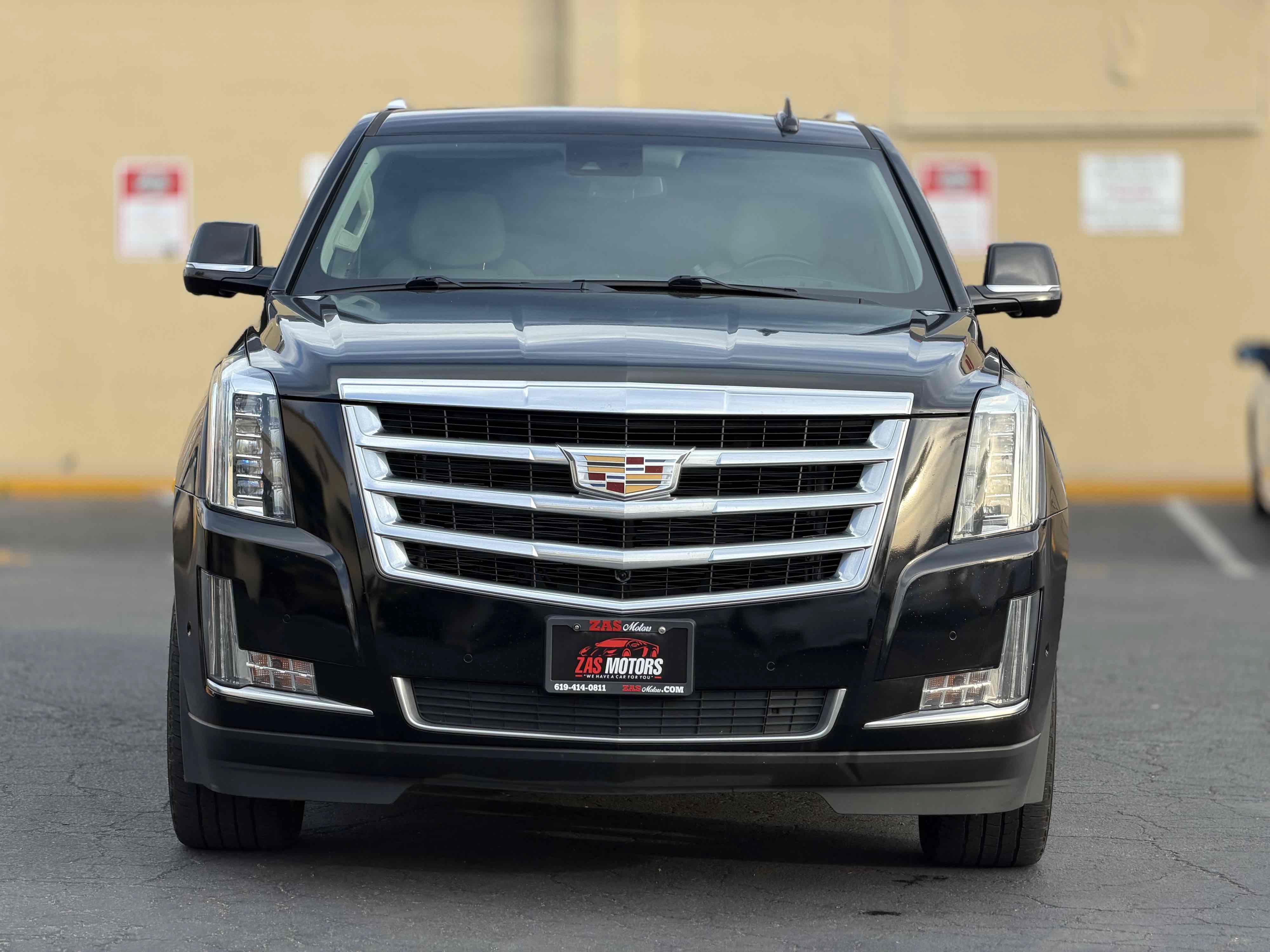 Used 2020 Cadillac Escalade ESV Luxury AWD/4WD image 2