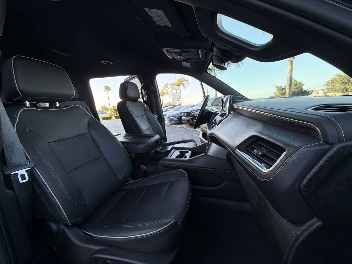 Used 2023 Chevrolet Suburban Premier RWD image 22
