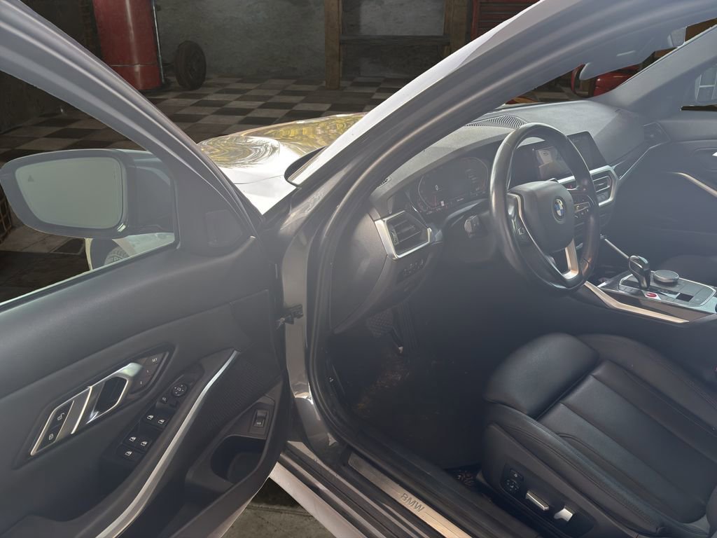 Used 2020 BMW 330i xDrive Sedan w/ Convenience Package image 17