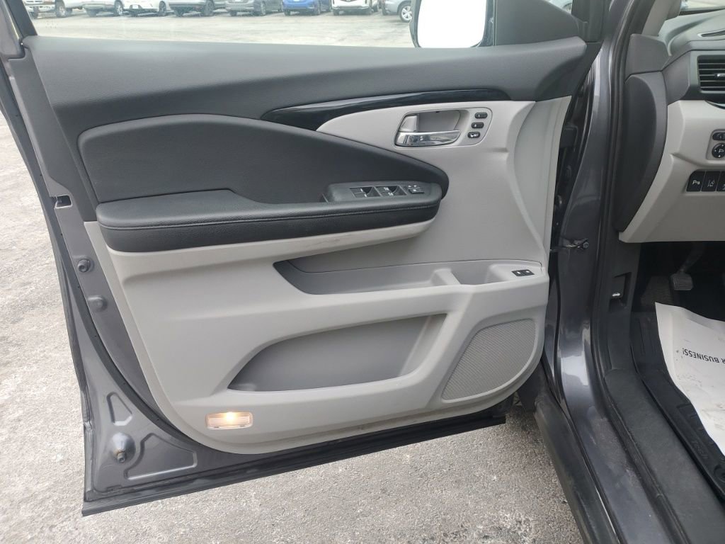 Used 2016 Honda Pilot Touring image 10
