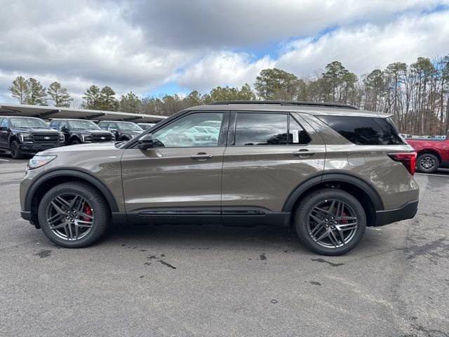 Used 2026 Ford Explorer ST-Line w/ ST-Line Street Pack AWD/4WD image 2