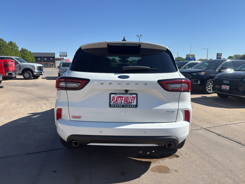 Used 2023 Ford Escape ST-Line Elite AWD/4WD image 8