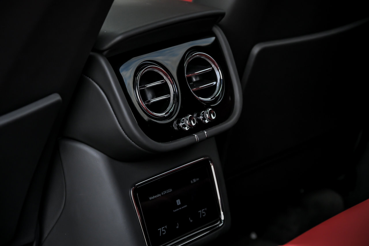 Used 2022 Bentley Bentayga AWD/4WD image 34
