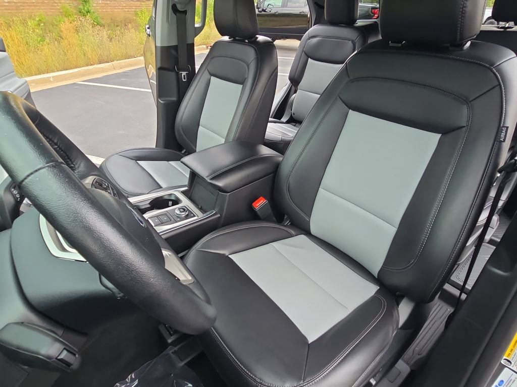 Used 2024 Ford Explorer XLT w/ Equipment Group 202A AWD/4WD image 17