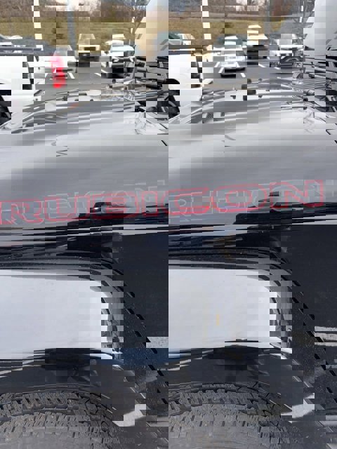 Used 2015 Jeep Wrangler Unlimited Rubicon video 3