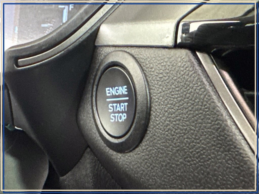 Used 2025 Ford Escape Active w/ Cold Weather Package AWD/4WD image 17
