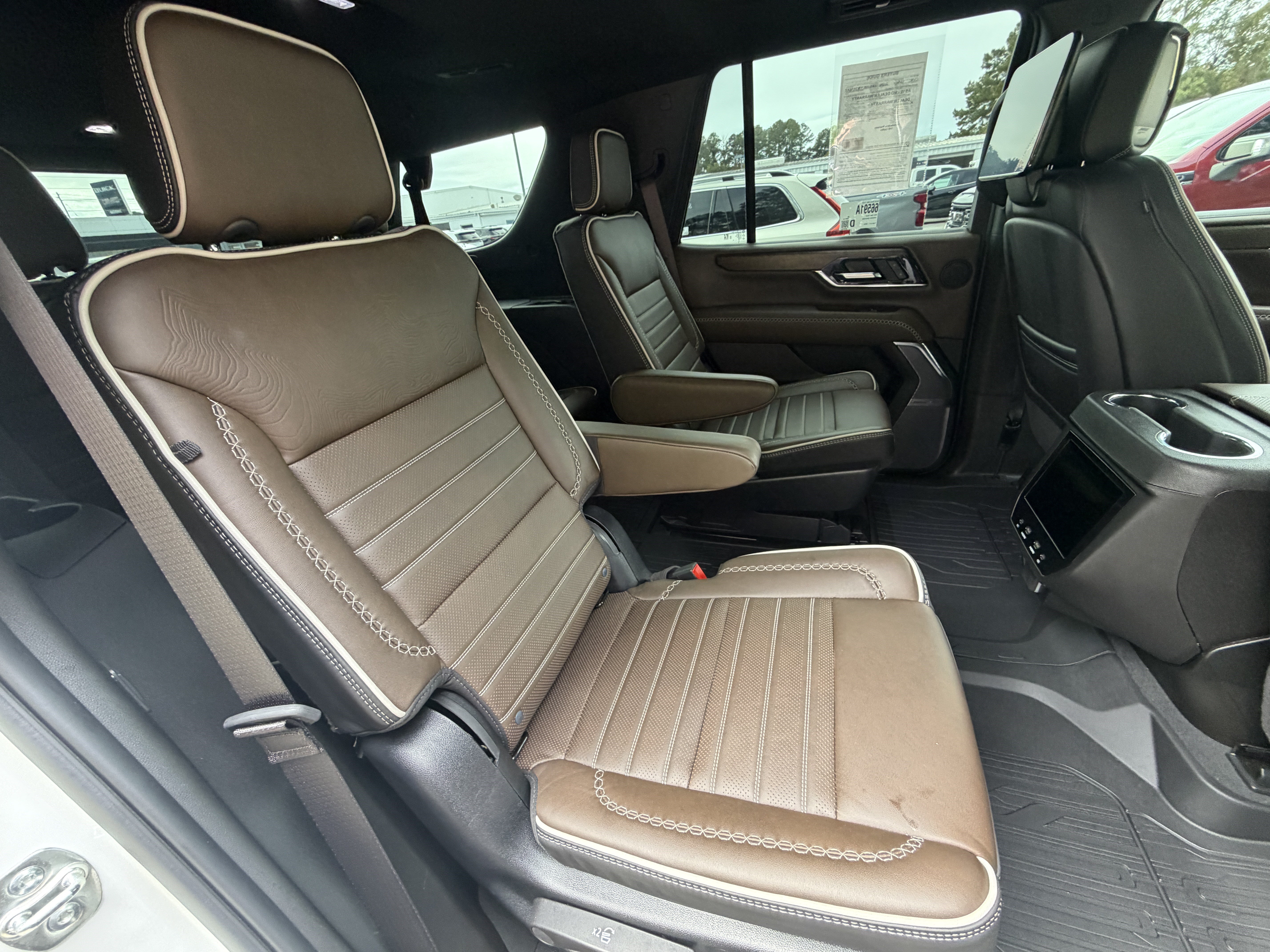Used 2025 GMC Yukon Denali Ultimate AWD/4WD image 22