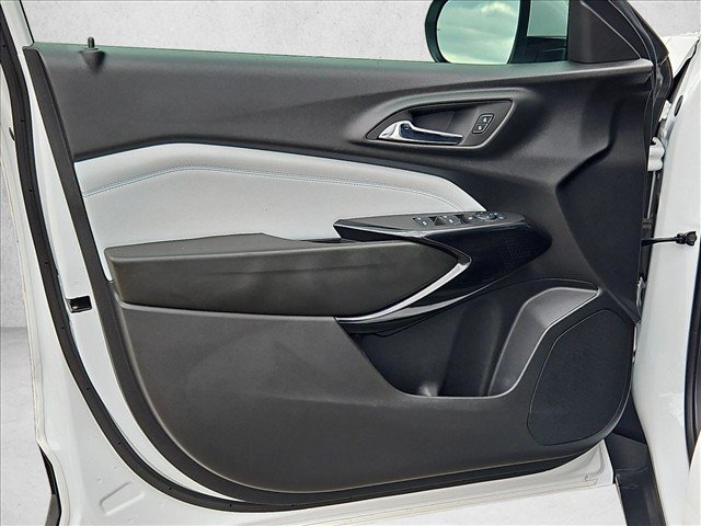 Used 2025 Chevrolet Trax LT w/ LT Convenience Package FWD image 11