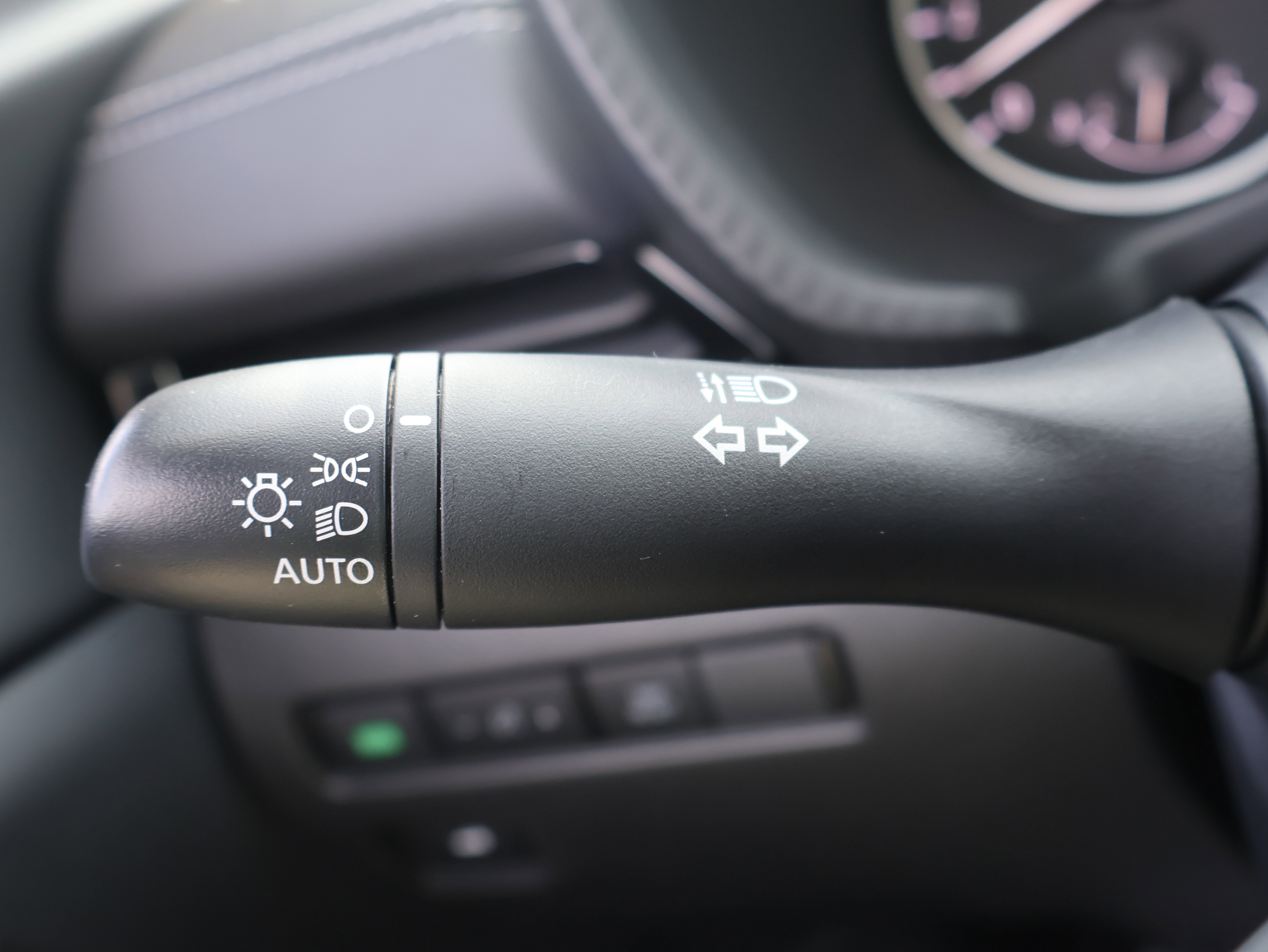 Used 2024 Nissan Sentra SV w/ Lighting Package image 32
